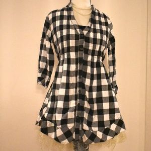 Prototype black/ white plaid dress shirt Medium